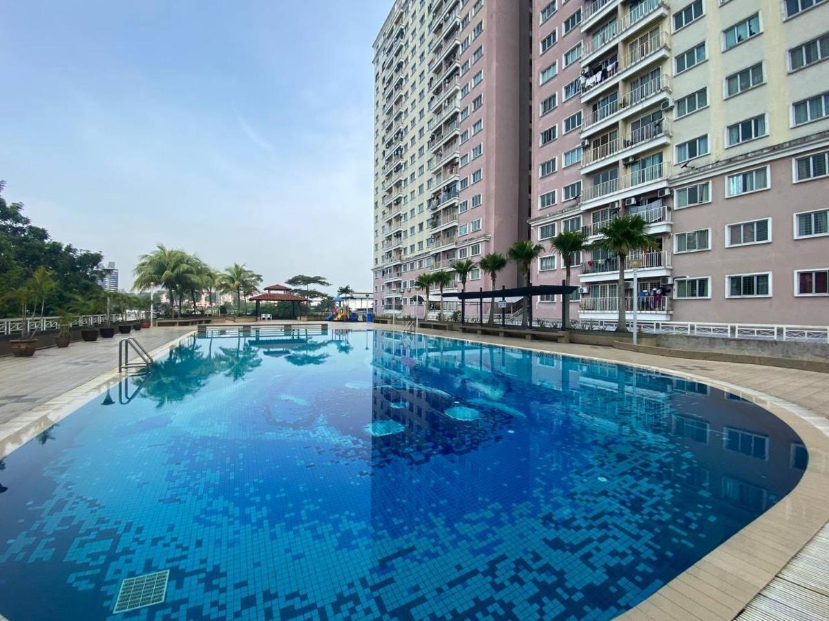 Homestay Juta Mines Seri Kembangan Balakong Serdang Lama Luaran gambar