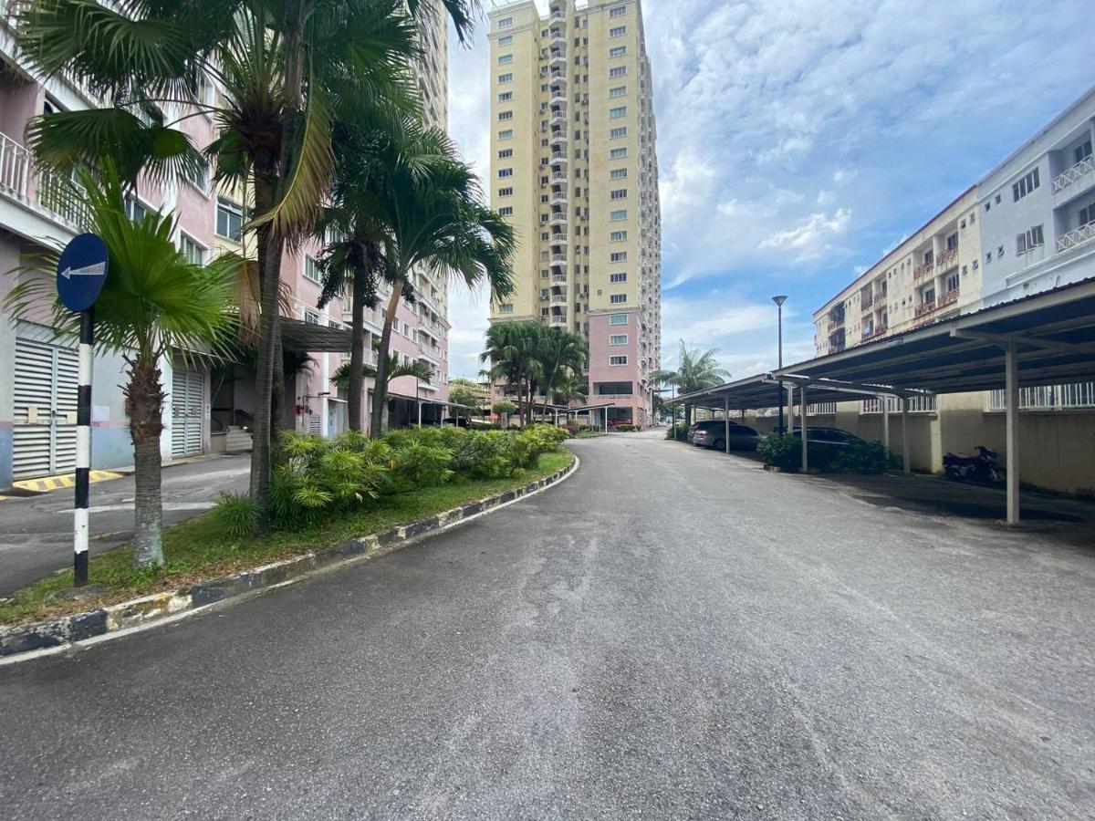 Homestay Juta Mines Seri Kembangan Balakong Serdang Lama Luaran gambar